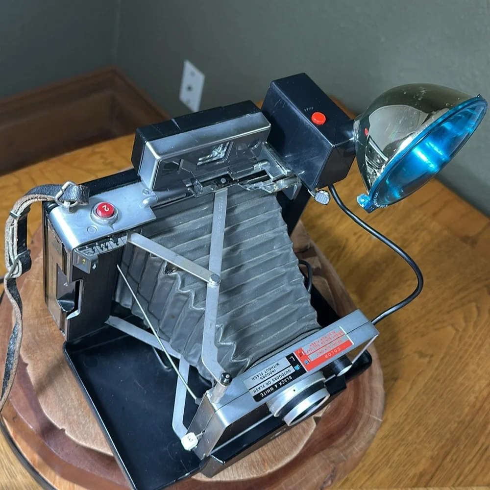 POLAROID Land Camera Automatic 100 w/ Model 268 Flash